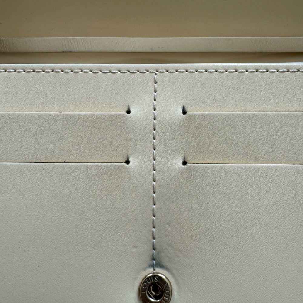 Luis Vuitton - image 3